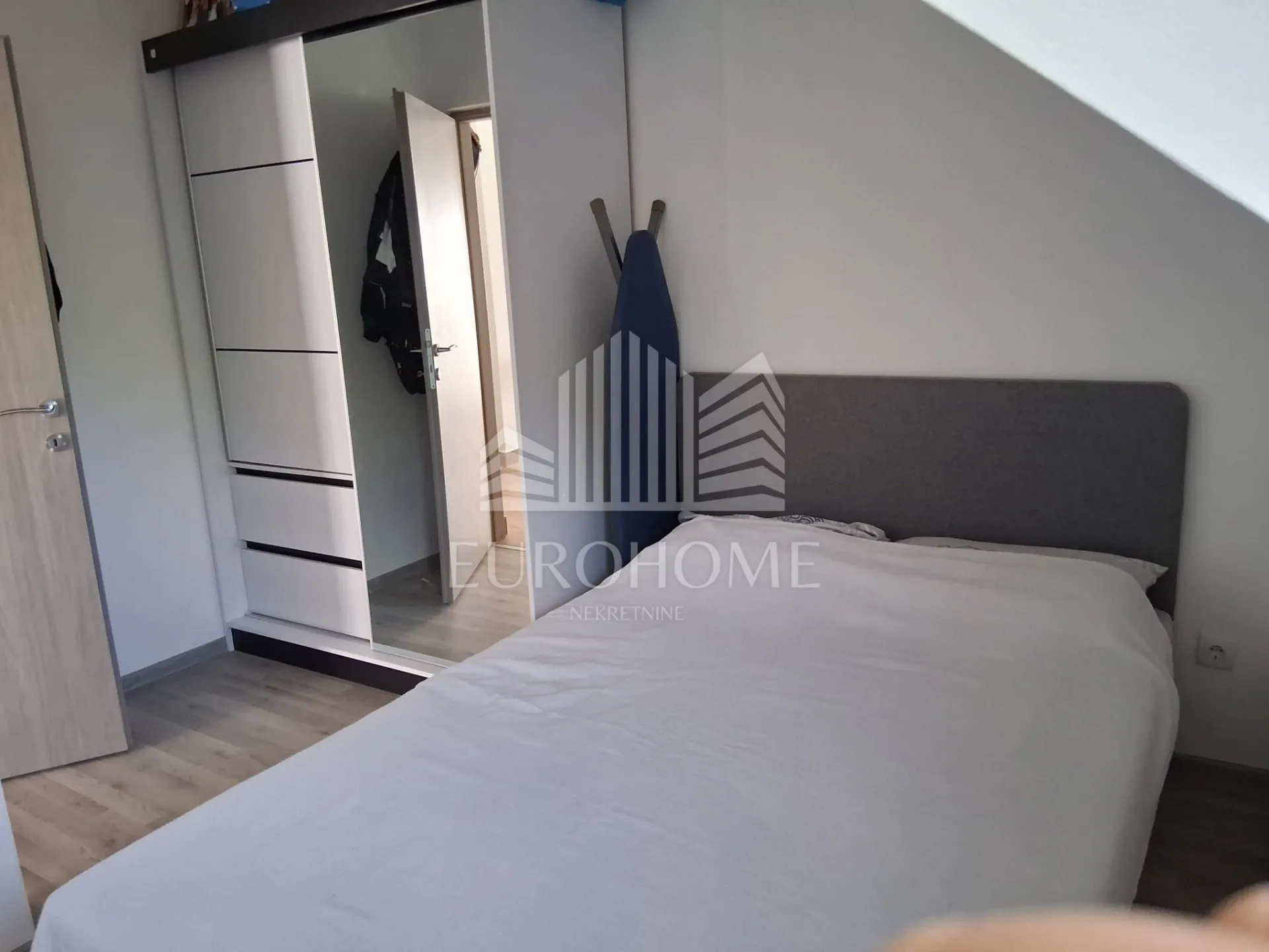 kuća 150m2, tri stana, kustošija - slika 7