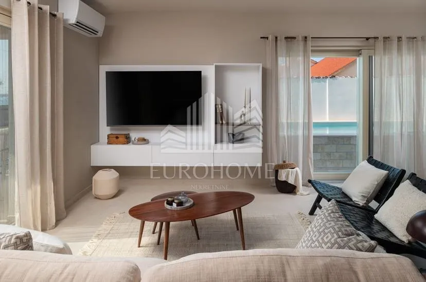Zadar, Nin, Villa prvi red do mora, 320m2