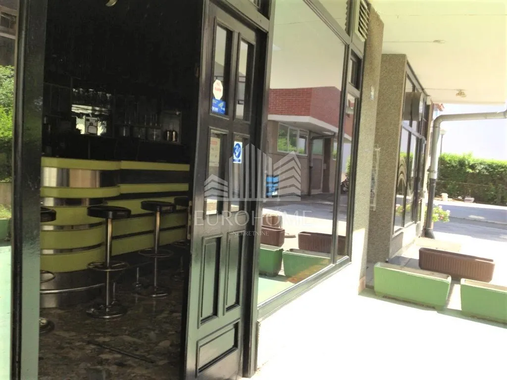 petrova ulica,poslovni prostor, caffe bar, 50 m2 - slika 3