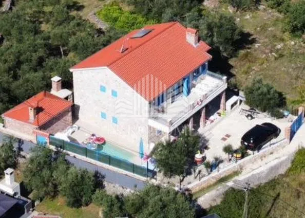ždrelac, dalmatinska vila s bazenom, prvi red uz more - slika 2