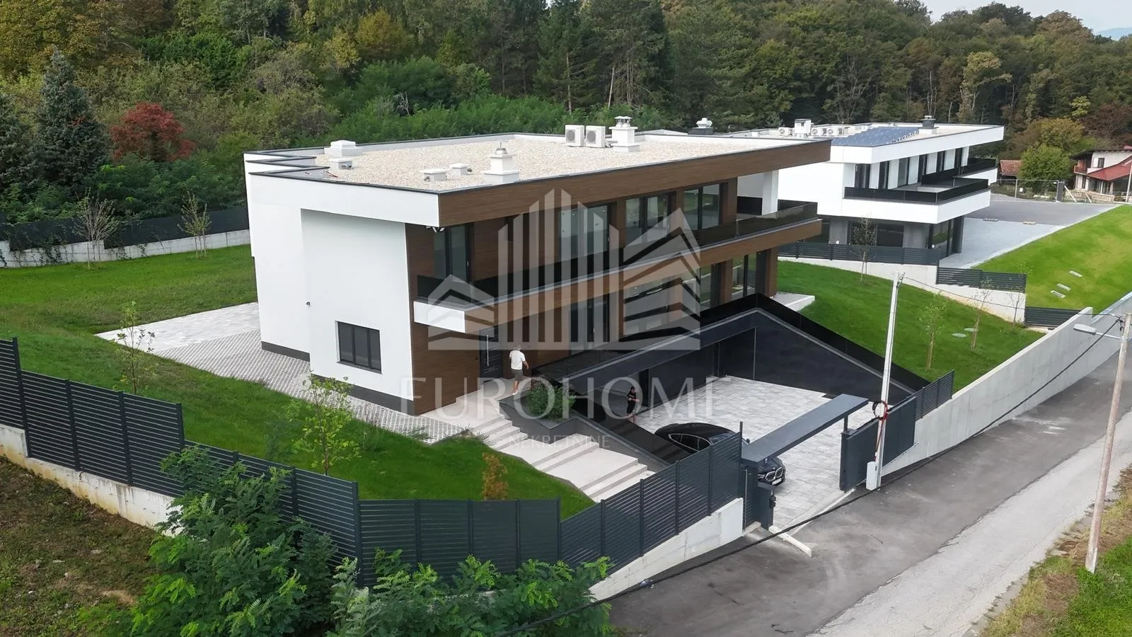 Luksuzna vila 645 m² s unutarnjim bazenom i garažom za 5 automobila - Donji Trpuci, Zagreb