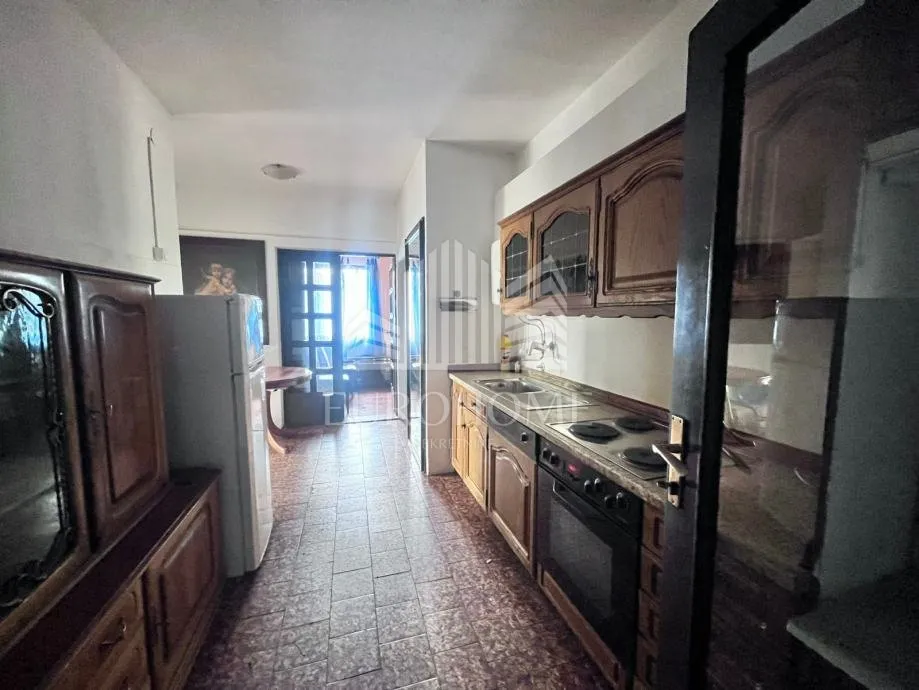 Prostran stan 174m2, 1437€/m2 - Fraterščica - za adaptaciju - Zagreb