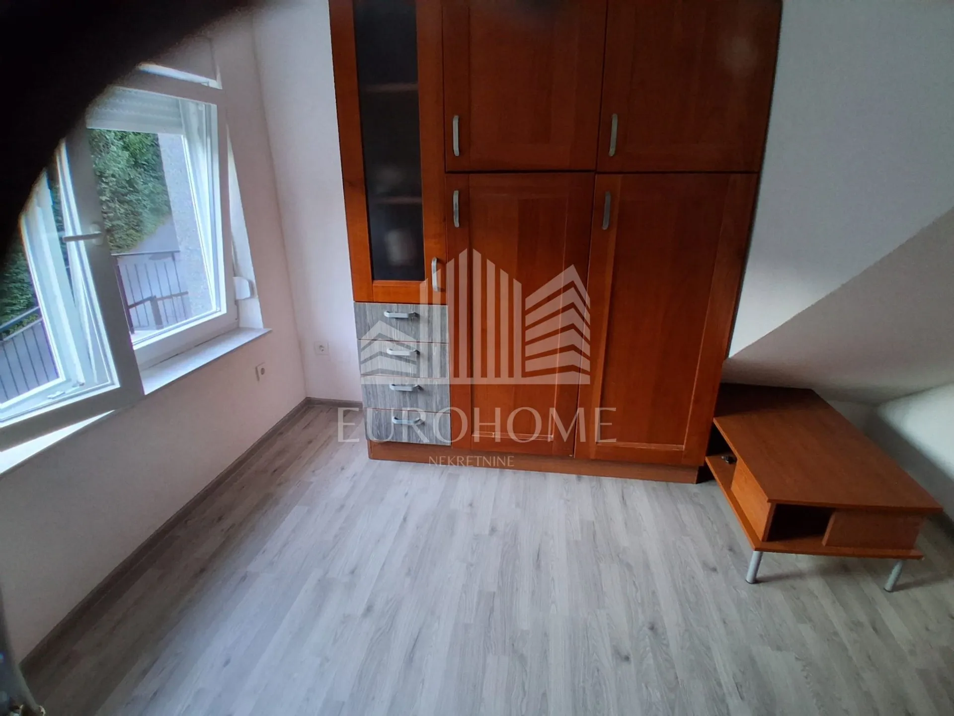 kuća 150m2, tri stana, kustošija - slika 9
