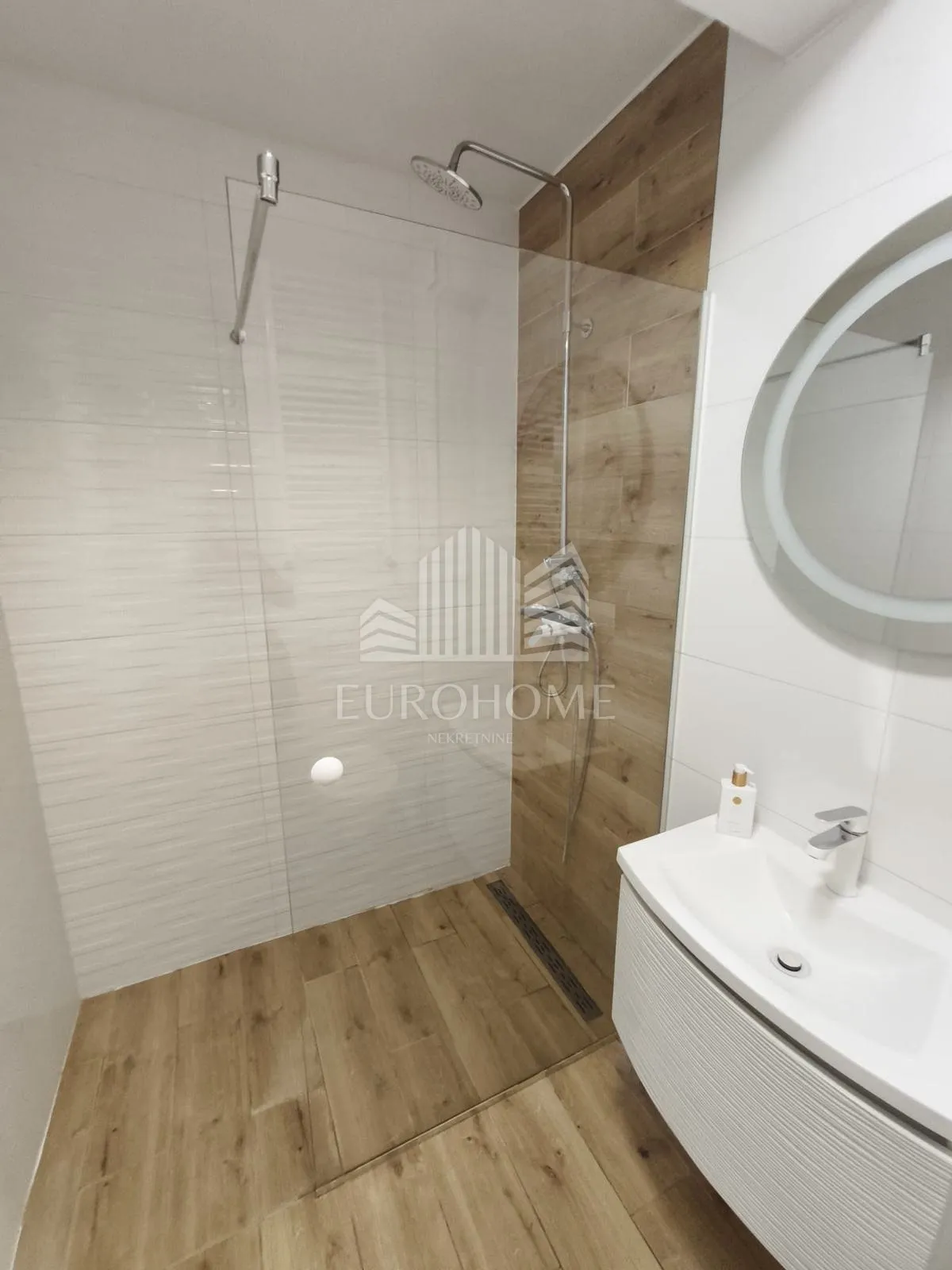 prvi najam 3-sobni stan 49 m², novogradnja, balkon i parking - slika 13