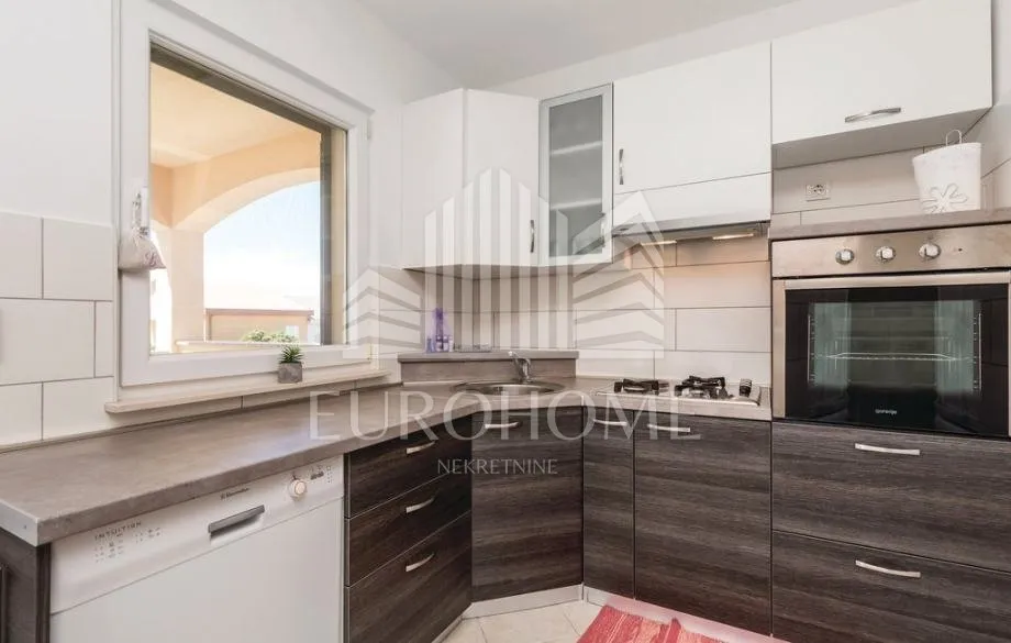 povljana, pag, kuća s dva odvojena apartmana 200 m2 - slika 4