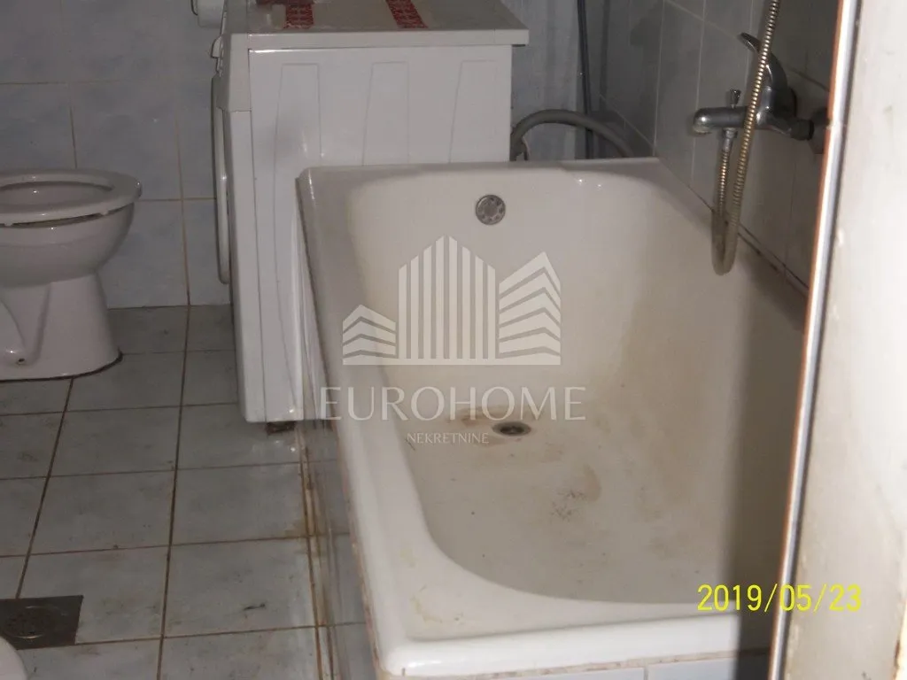 oroslavje centar kuća 220 m2+2000 m2 građevinskog zemljišta - slika 7