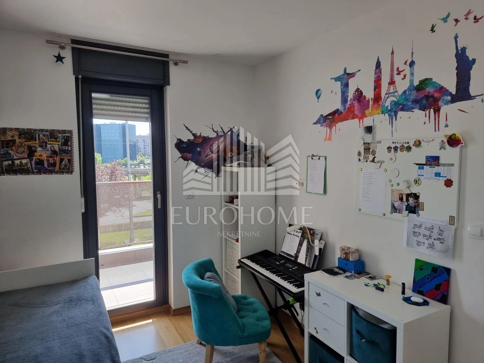 luksuzno opremljen stan 128m2 u centru - slika 8