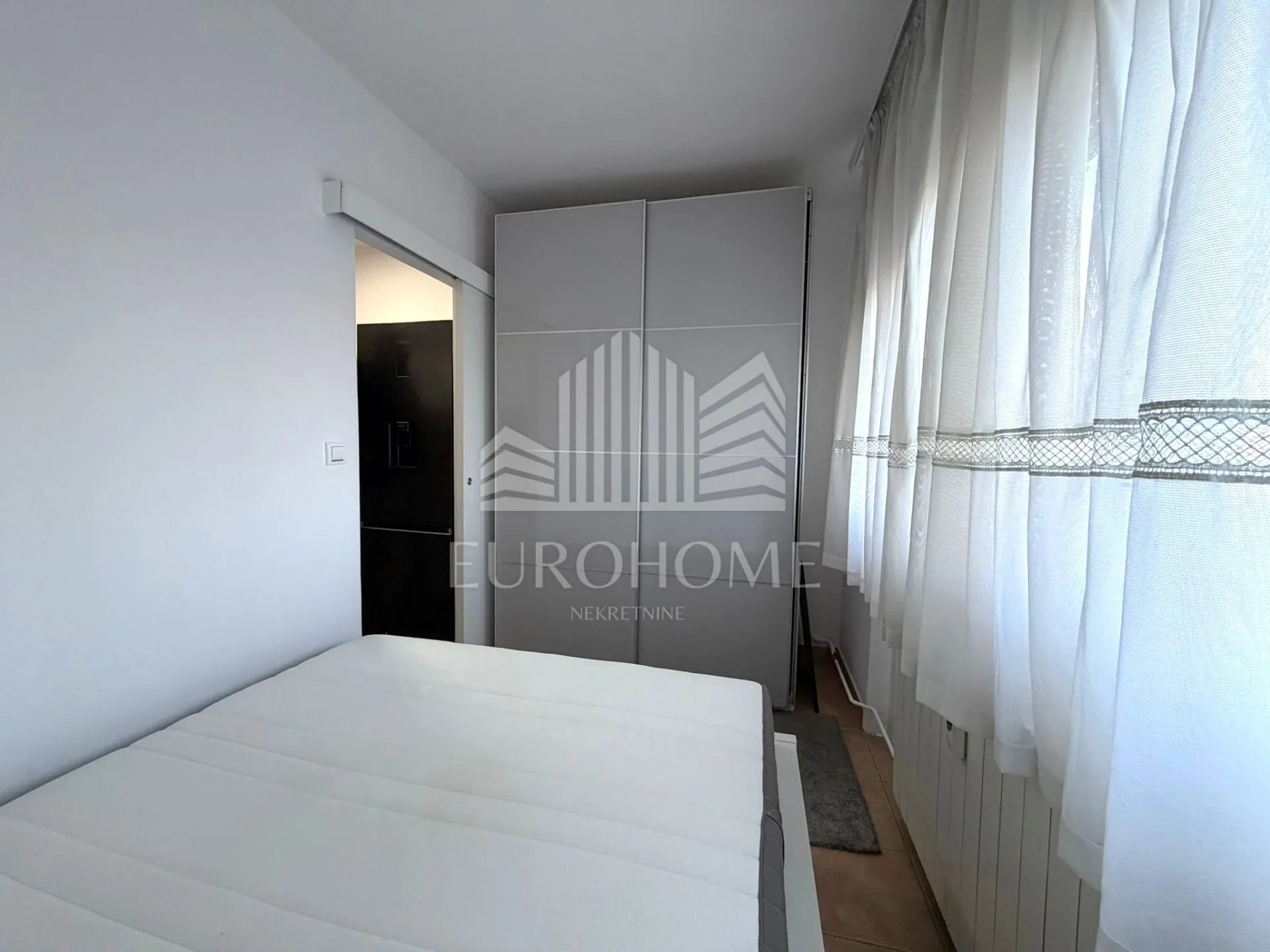 stan sa odvojenom spavaćom sobom 40m2 - knežija - - slika 6