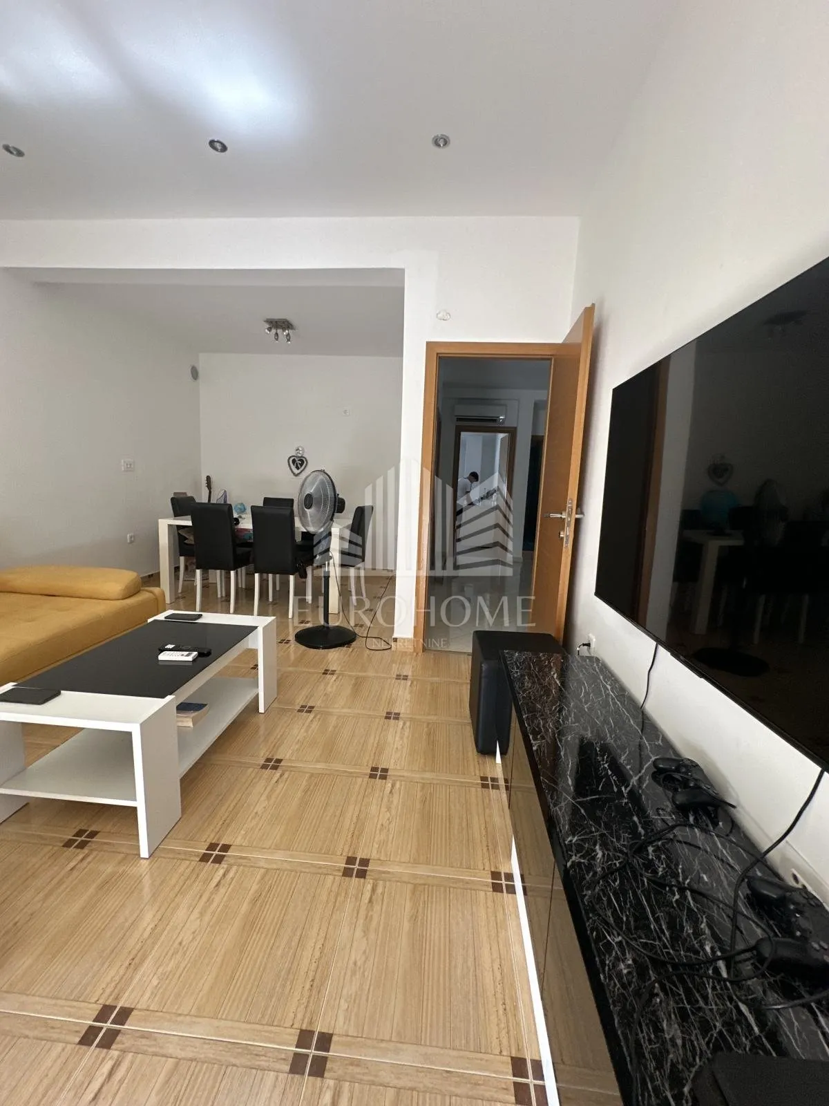 zadar- četverosoban stan,130.00 m2, cjelogodišnji najam - slika 2