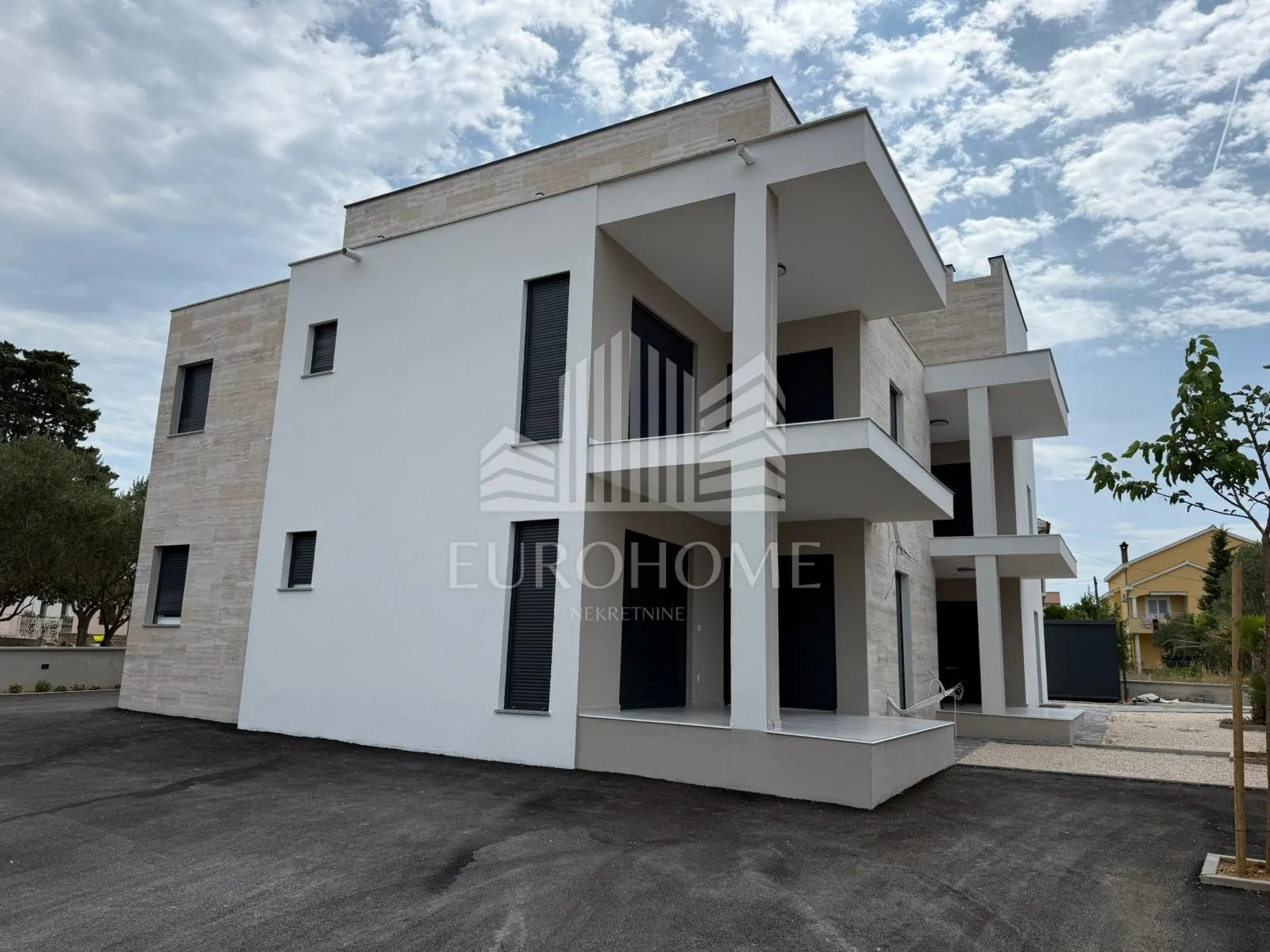 PRIVLAKA, ODLIČNA PRILIKA ! NOVOGRADNJA, PRVI KAT (78m2)