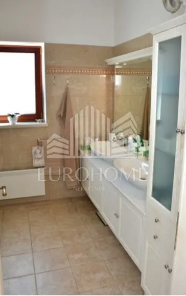 luksuzna vila s bazenom, centar novalje, 250m od mora - slika 13