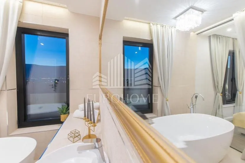 SPLIT, KMAN, VRHUNSKA PRILIKA, Luksuzan hotel sa 15 jedinica, 450m2