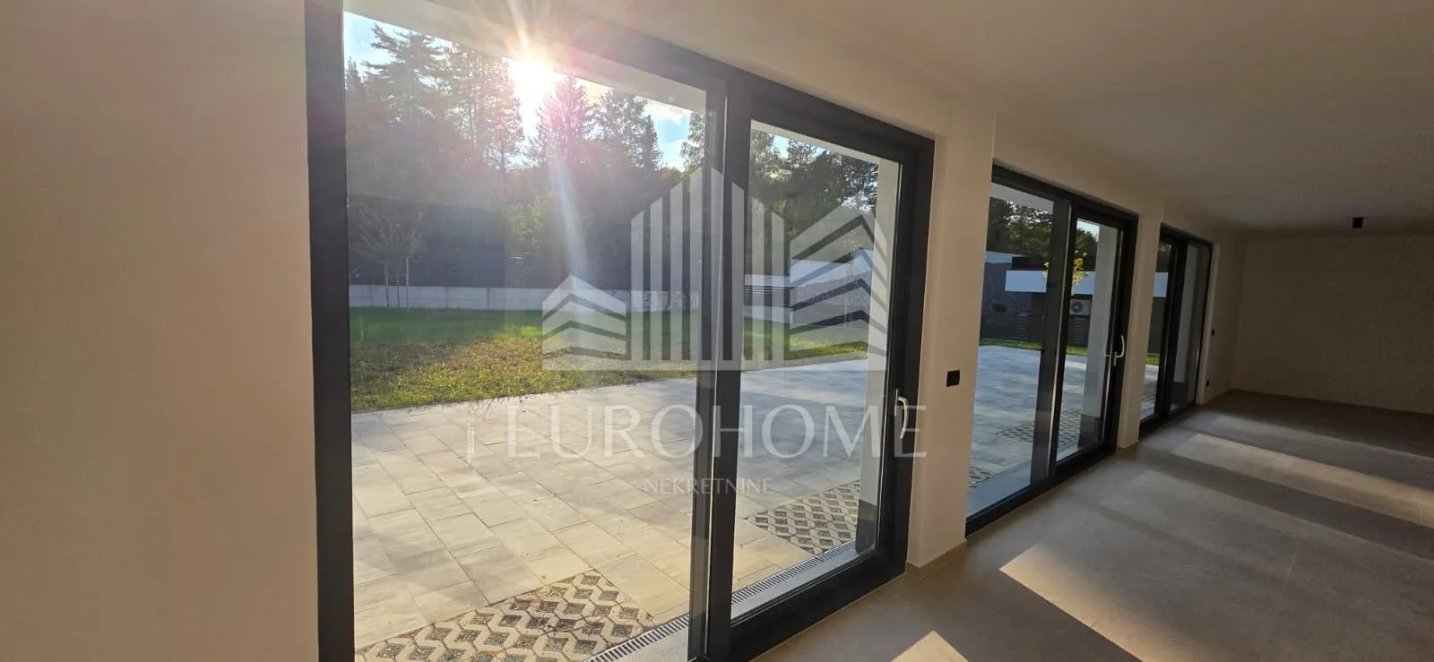 luksuzna vila 645 m² s unutarnjim bazenom i garažom za 5 automobila - slika 22