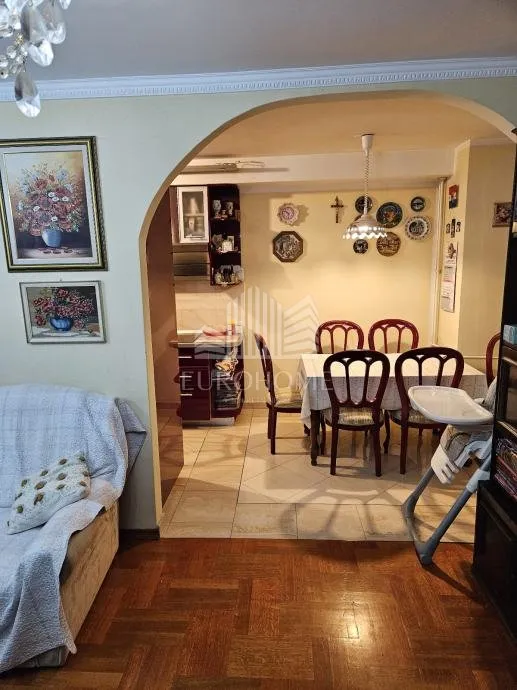 četverosoban stan 98m2 - sloboština - - slika 12