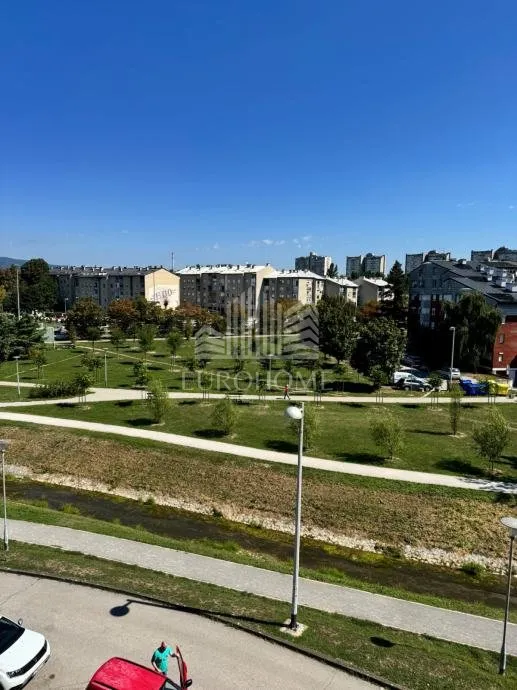 stan 68m², jarun, pogled na park - slika 13