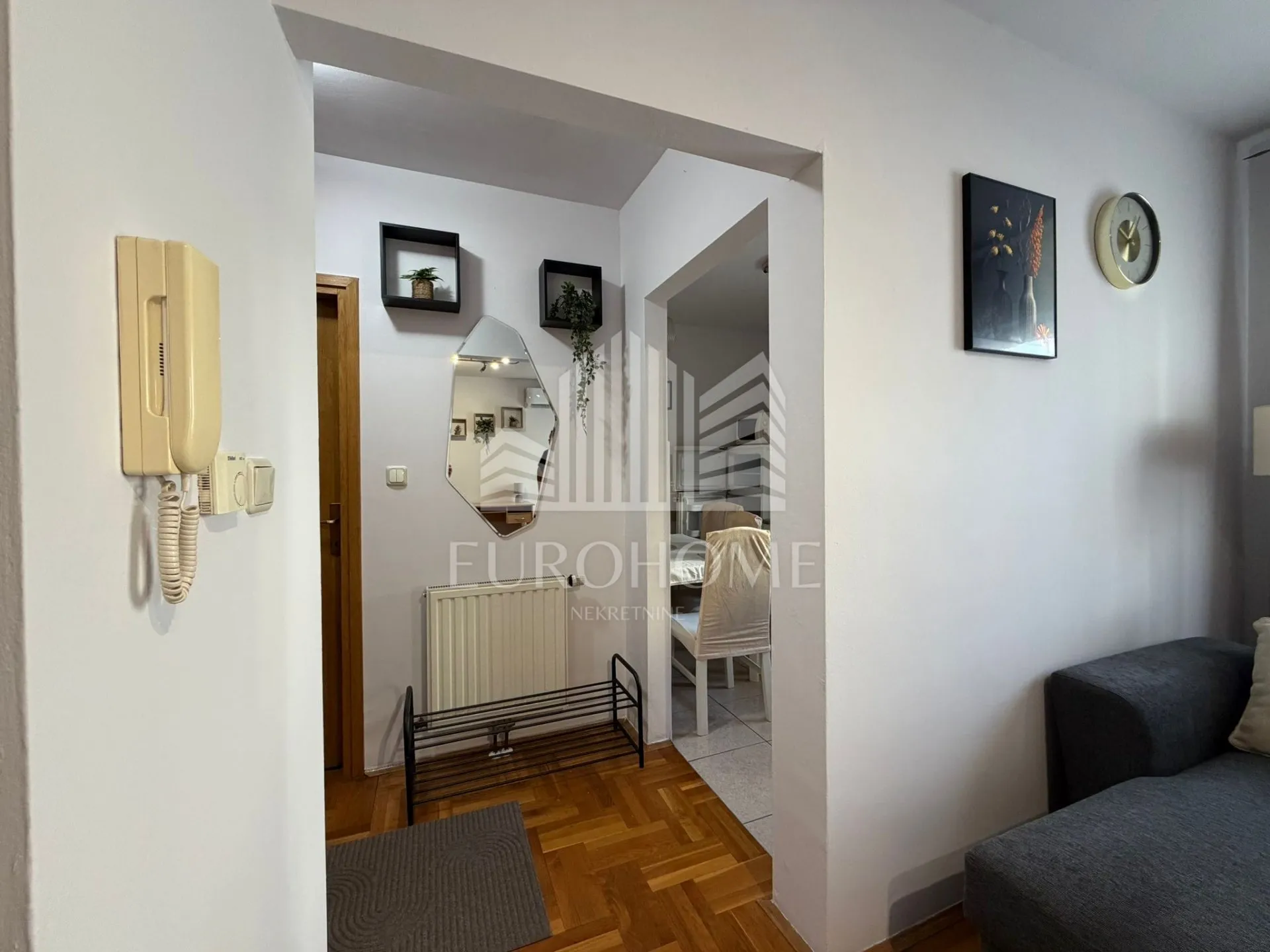 stan 45 m² u mirnom okruženju – dostupan odmah - slika 4