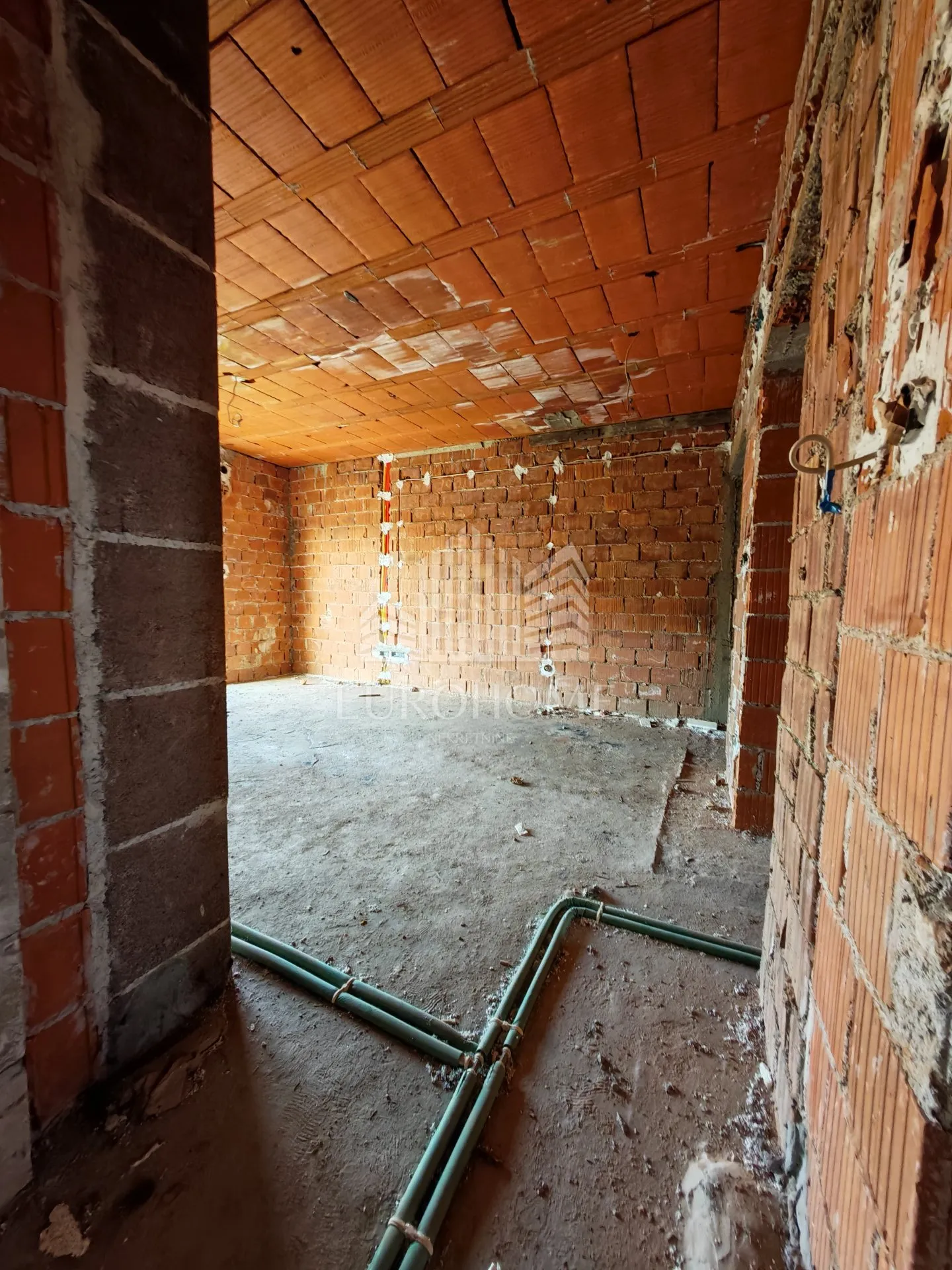 kuća 300m2 - 3 stana - oporovec - slika 7