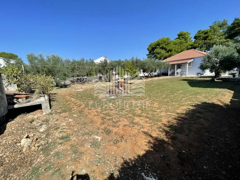vir, centar, zemljište 877 m2 s kućom za renovaciju 121 m2 - slika 6