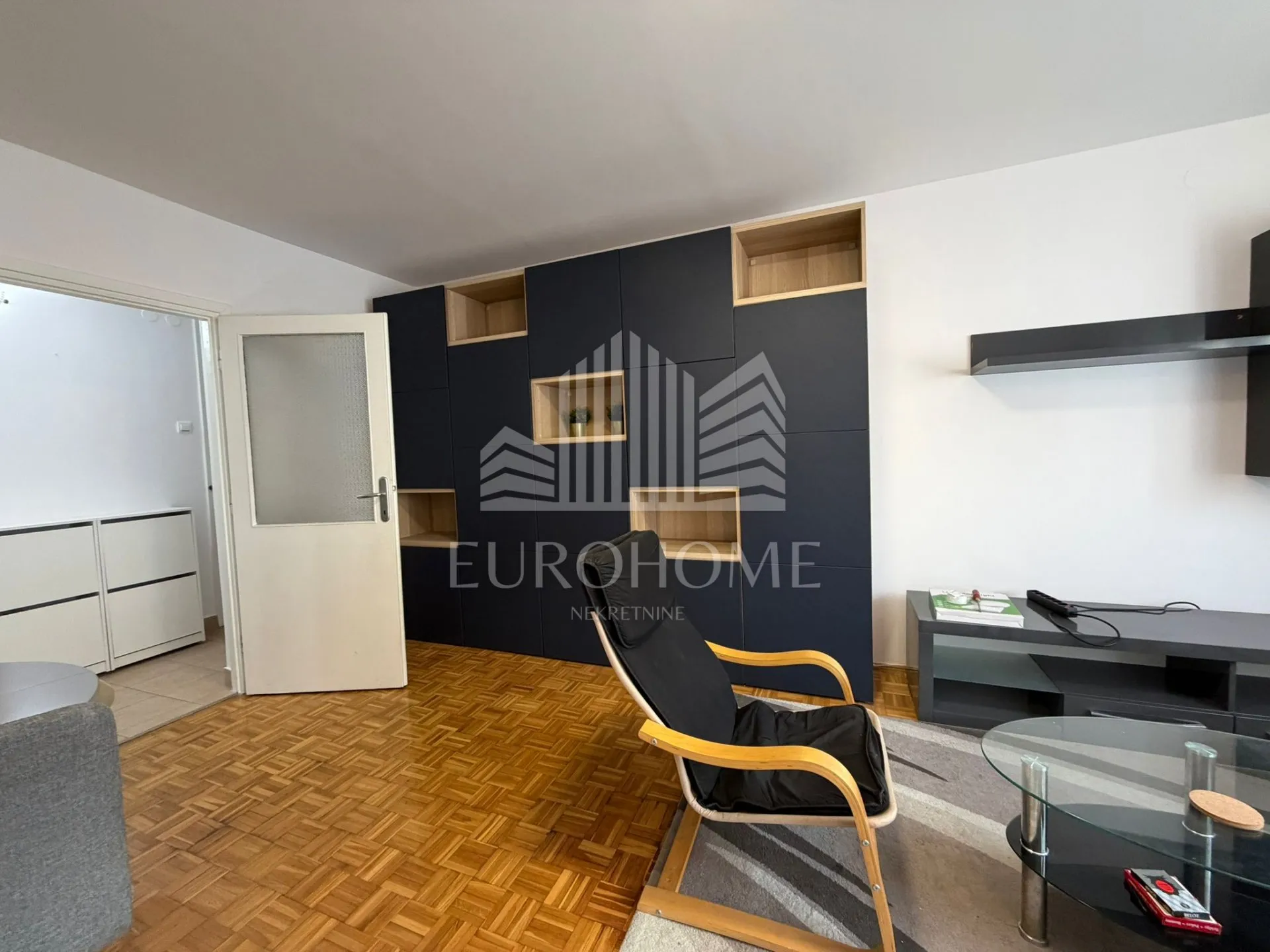 stan sa odvojenom spavaćom sobom 40m2 - knežija - - slika 2