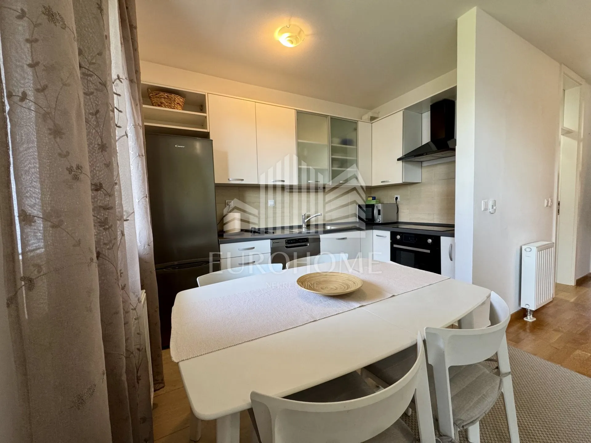 moderan dvosoban stan 61 m², lođa, parking, spremište - slika 10