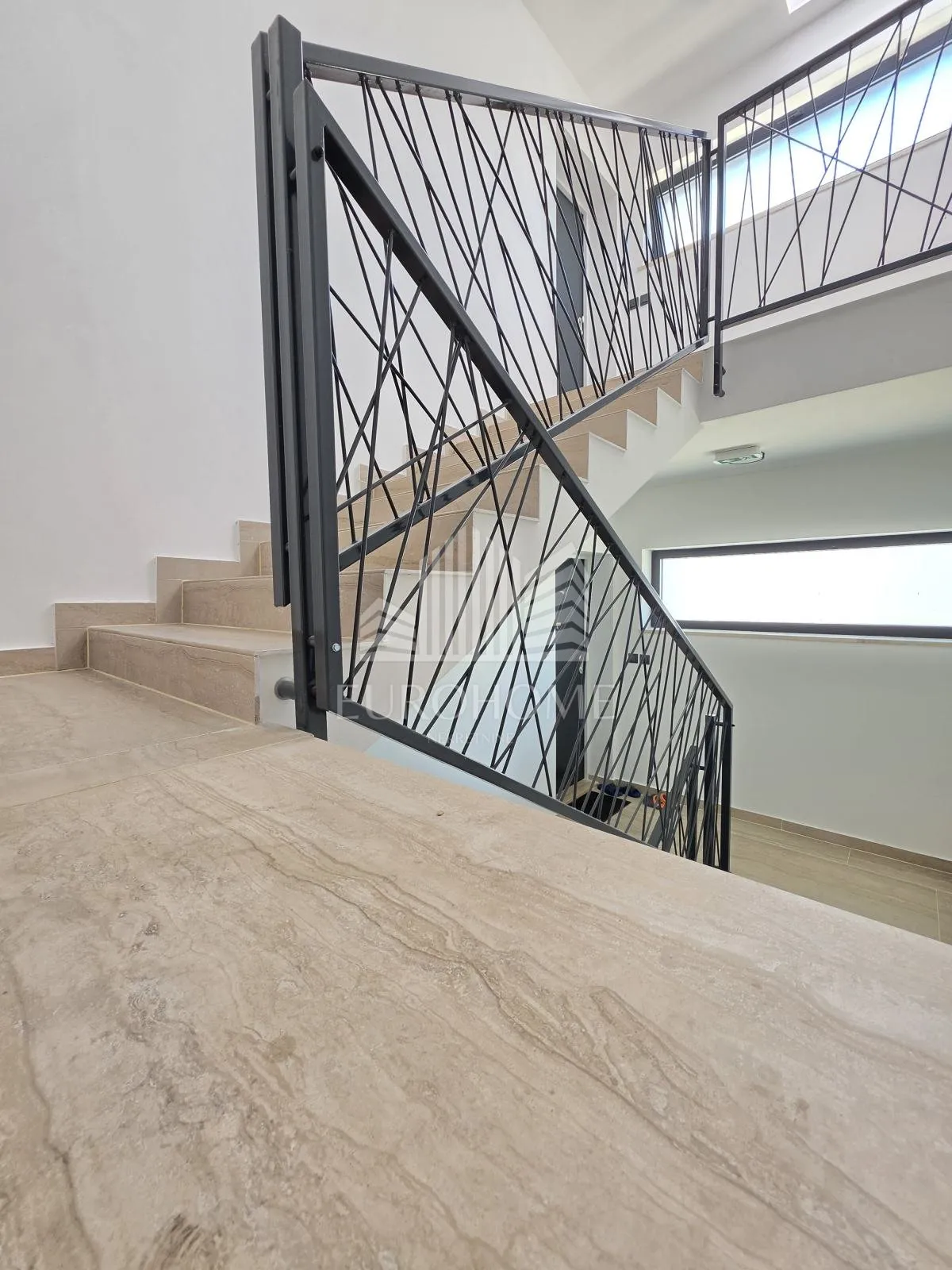 mediteranski luksuz u brodarici | potpuno namješten stan uz more, 67m2 - slika 8