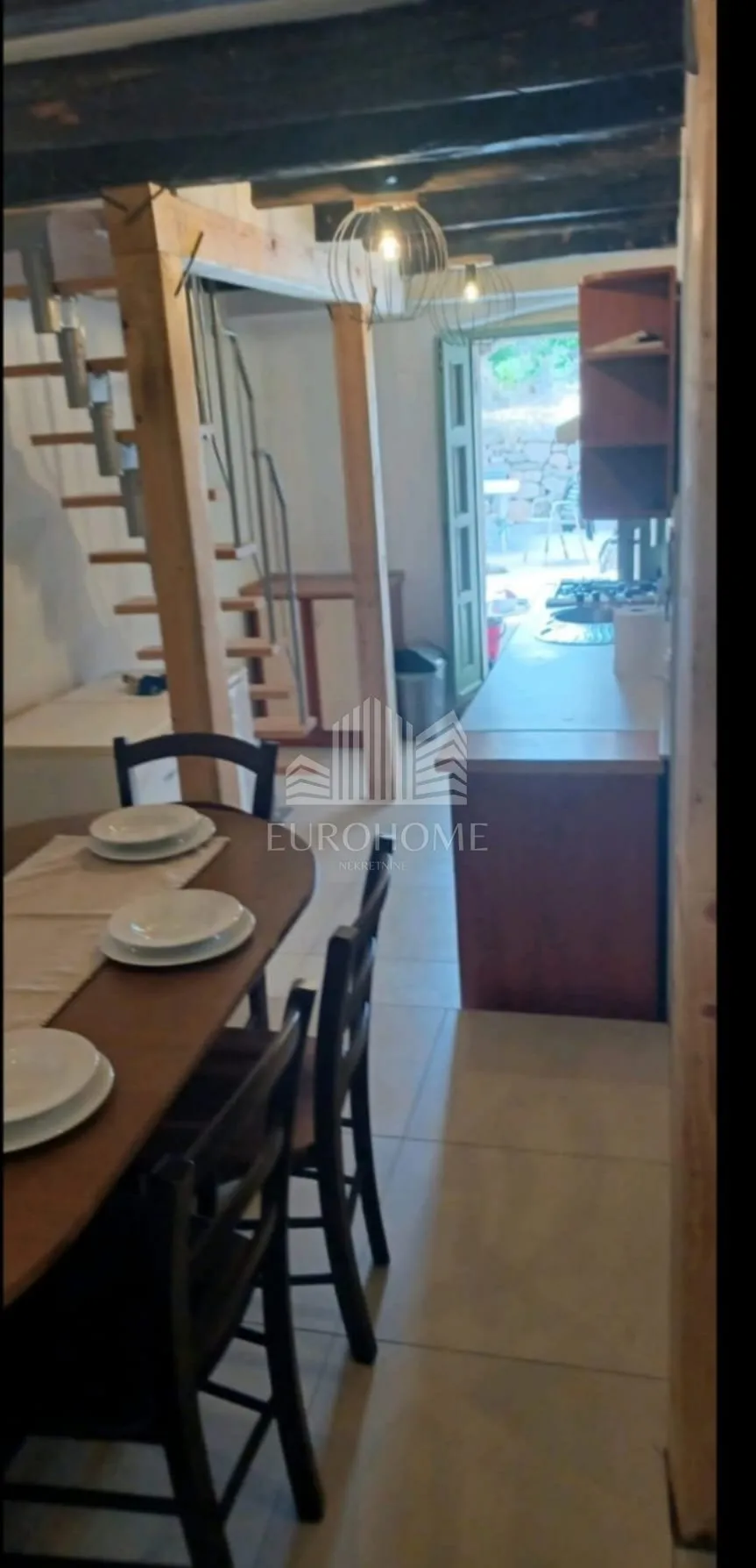 prilika!!veli iž, novouređena kamena kuća u konzervatorski zaštićenim dvorima - slika 4