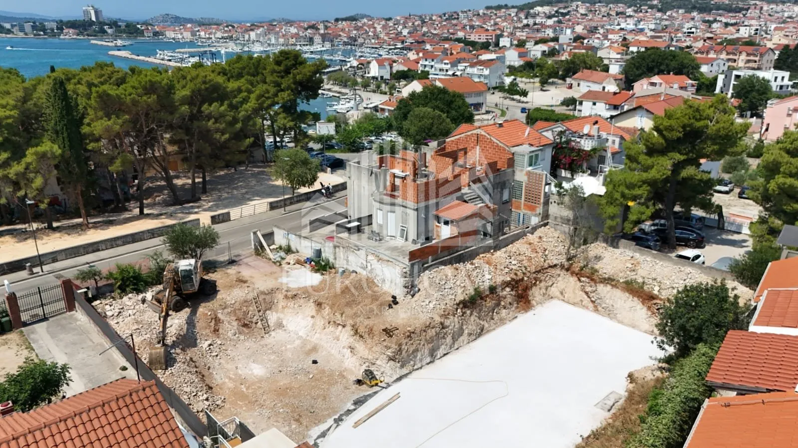 vodice, luksuzni stan uz plažu s5, top lokacija, garaža, 119m2 - slika 13