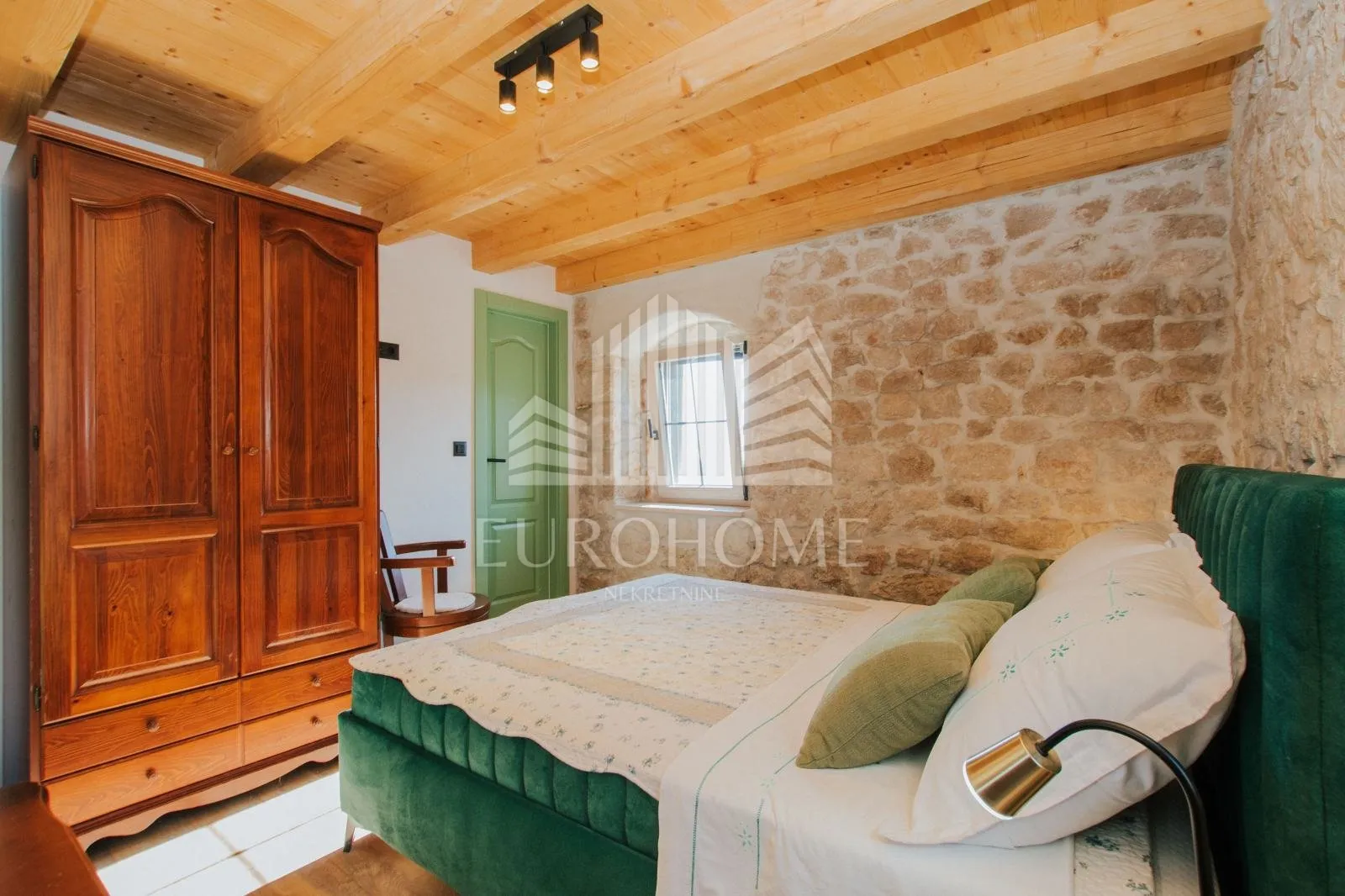 trogir, plano, autohtona dalmatinska kuća za najam, 70m2 - slika 3