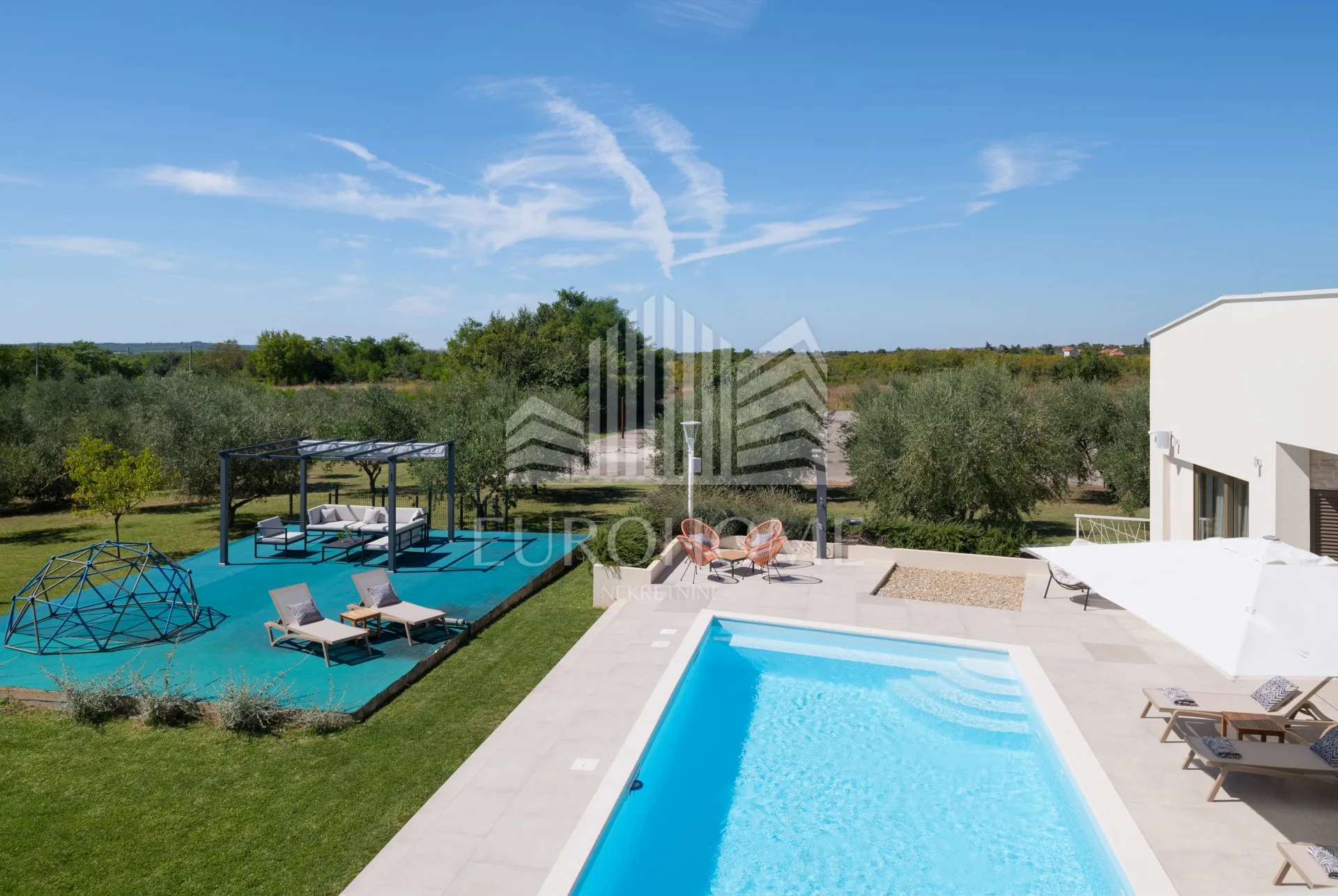 moderna ekskluzivna villa s basenom u smokoviću - slika 23