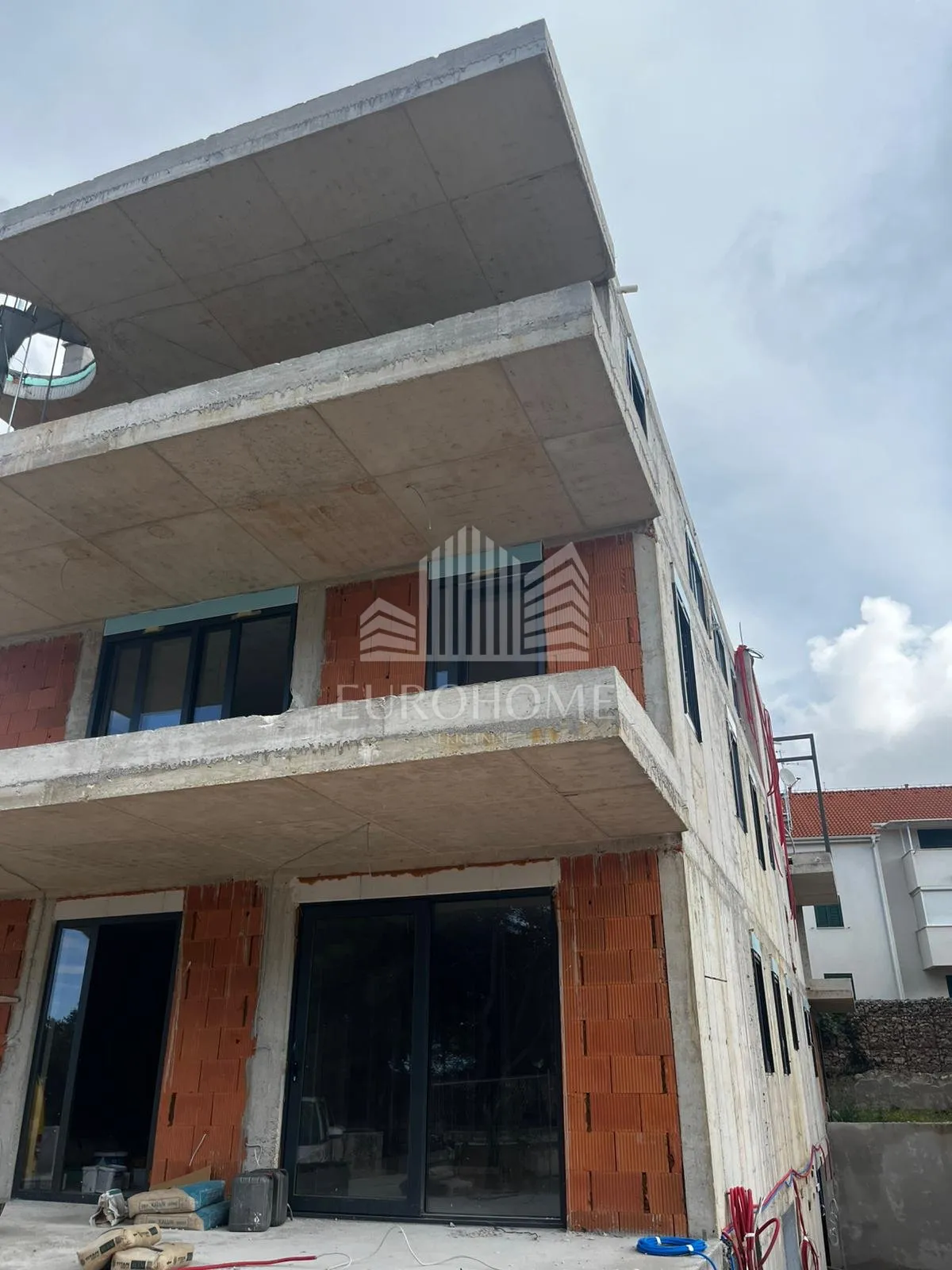 vodice, luksuzni stan uz plažu s2, top lokacija, garaža, 116.39m2 - slika 5