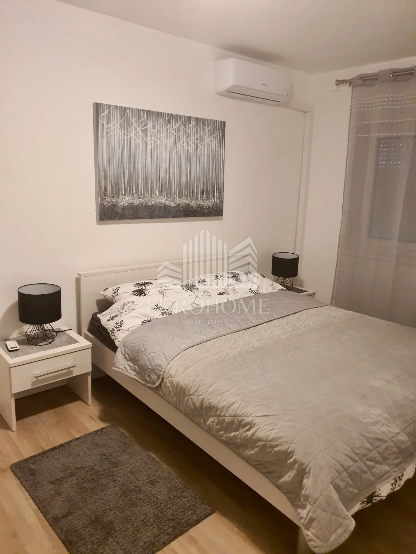 trosoban stan 55m2, svetice, namješten - slika 7