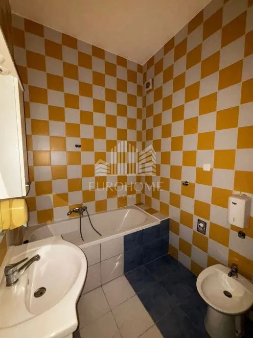 strogi centar đakova – moderan trosoban stan 68,49 m² s liftom i parkingom - slika 9