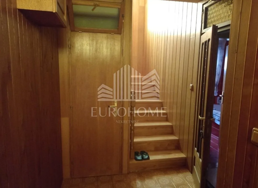 starigrad, kuća katnica,tri etaže, 50m od mora - slika 10