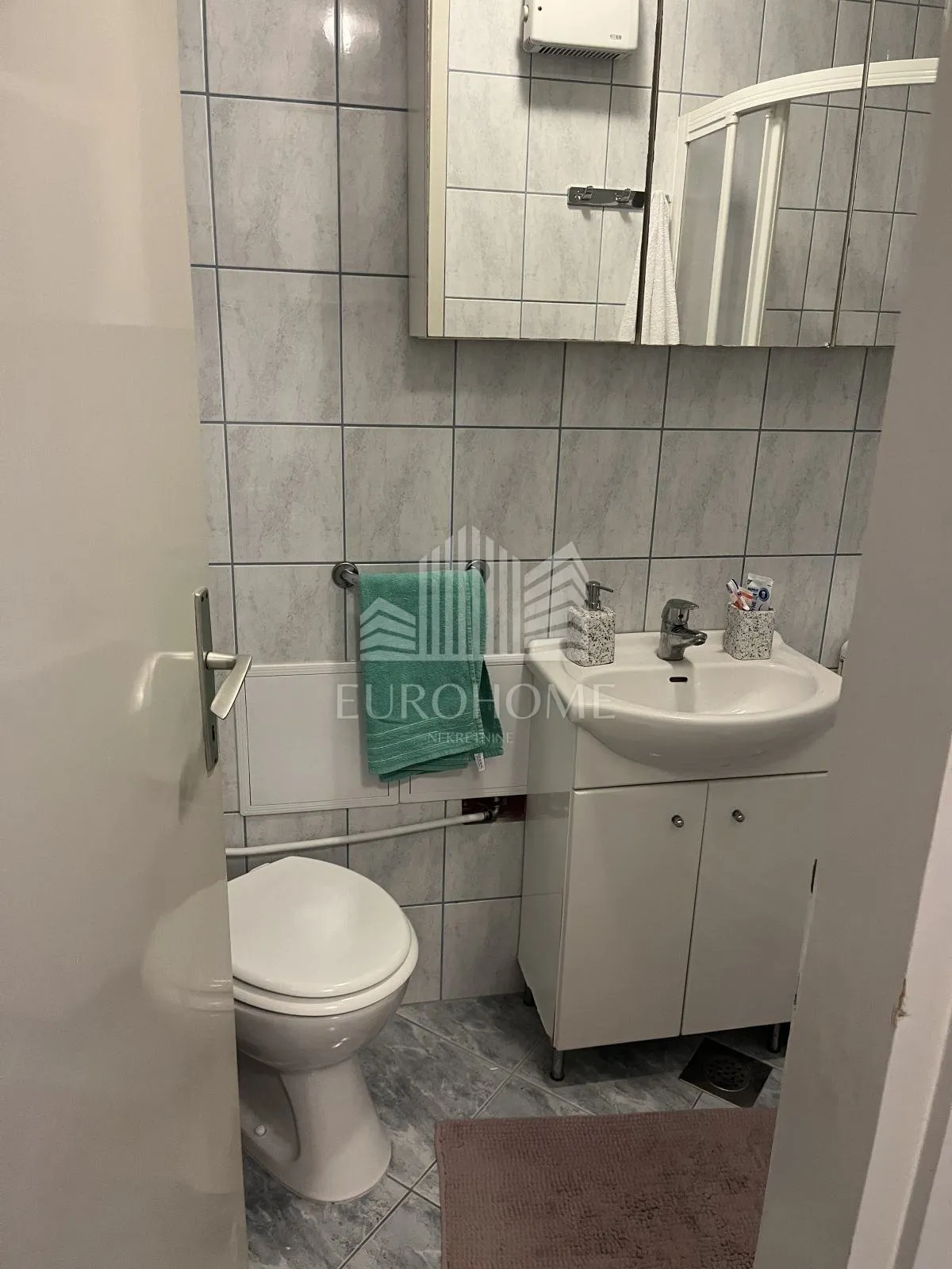 sveti filip i jakov, garsonijera drugi red do mora, 26 m² - slika 4