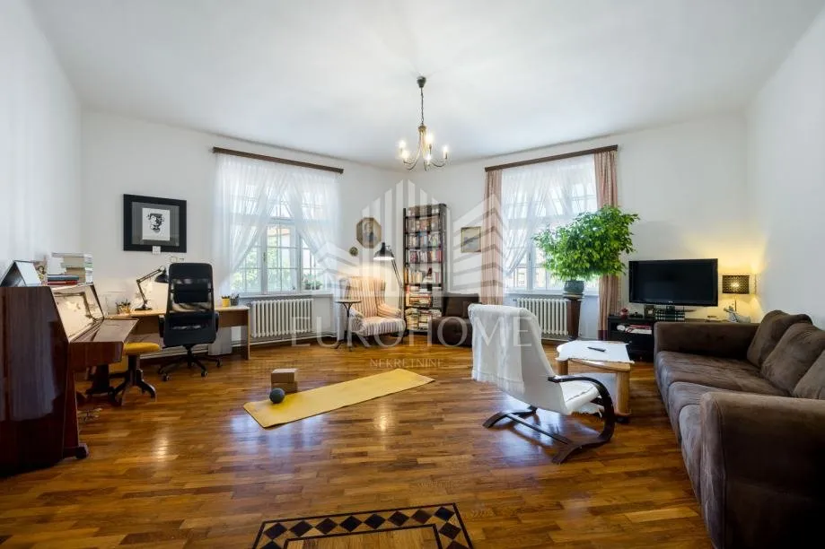 OSIJEK, Gornji grad, secesijska arhitektura, visoki stropovi, trosoban stan za prodaju, 125 m²