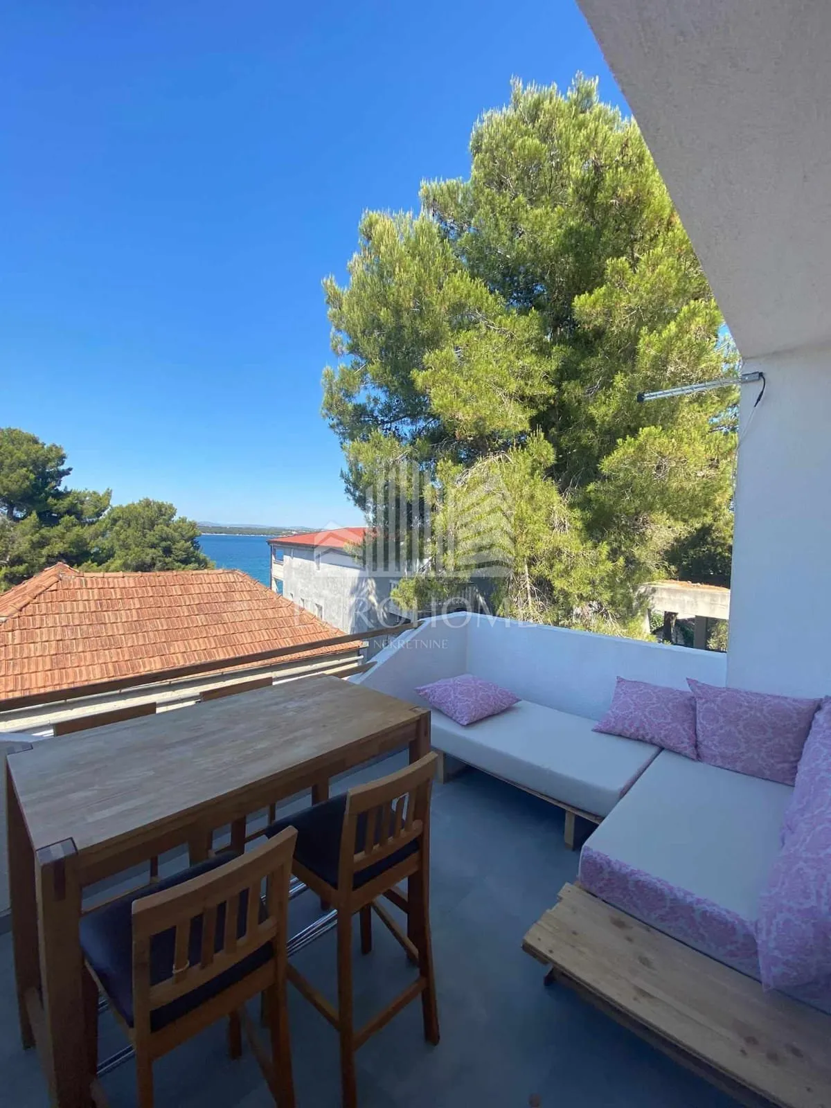 Tkon,dvosoban apartman 66m2+PM, 100 m od mora,pogled