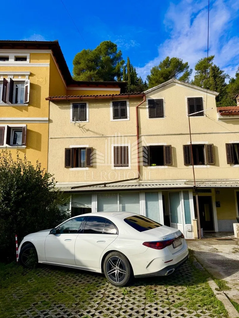 ika – 50 m², 80 m od mora + terasa i parking - slika 16