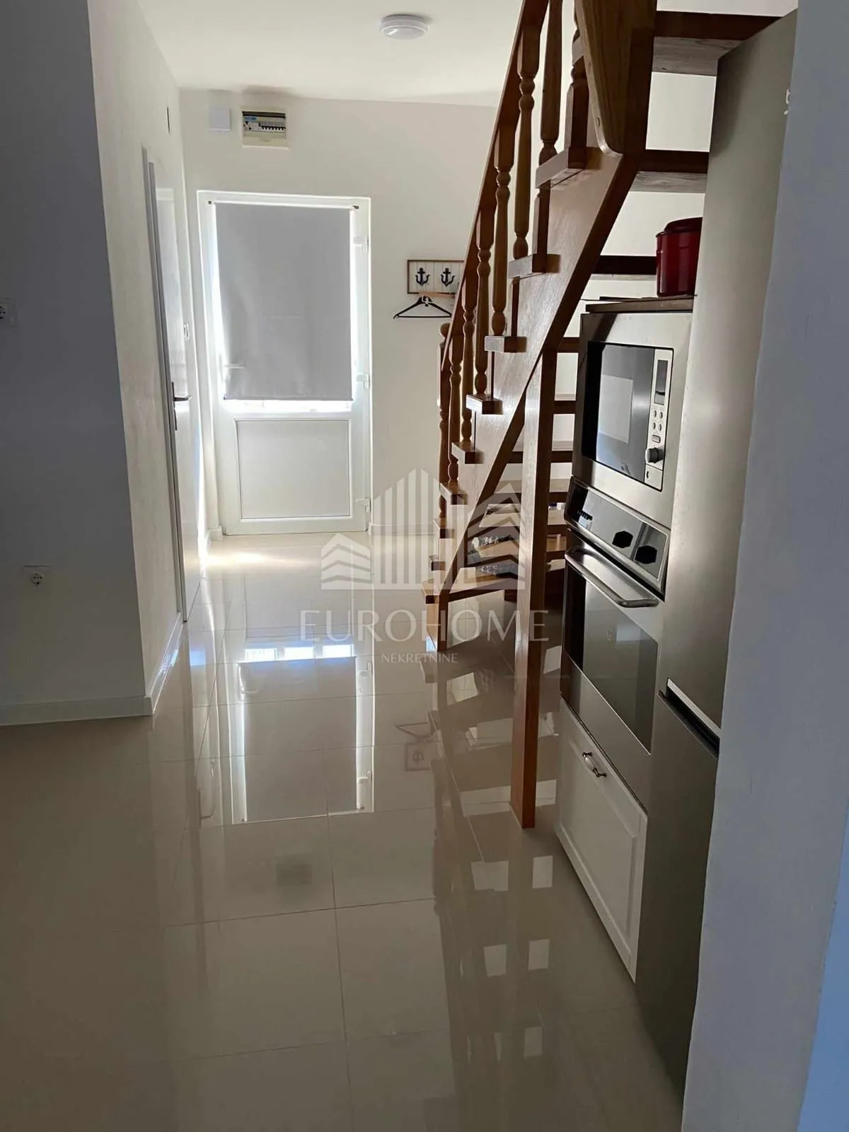tkon,dvosoban apartman 66m2+pm, 100 m od mora,pogled - slika 2
