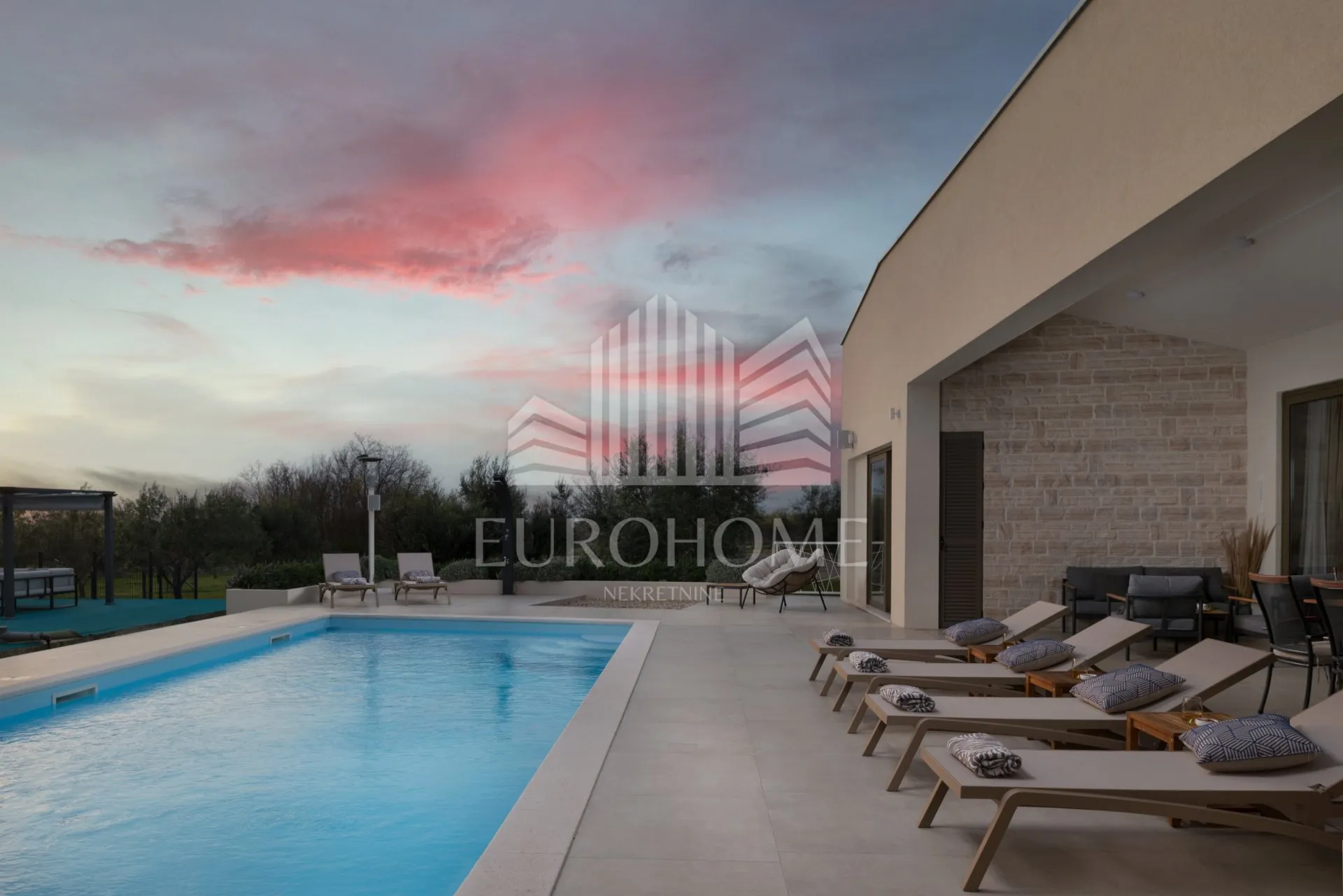 moderna ekskluzivna villa s basenom u smokoviću - slika 14