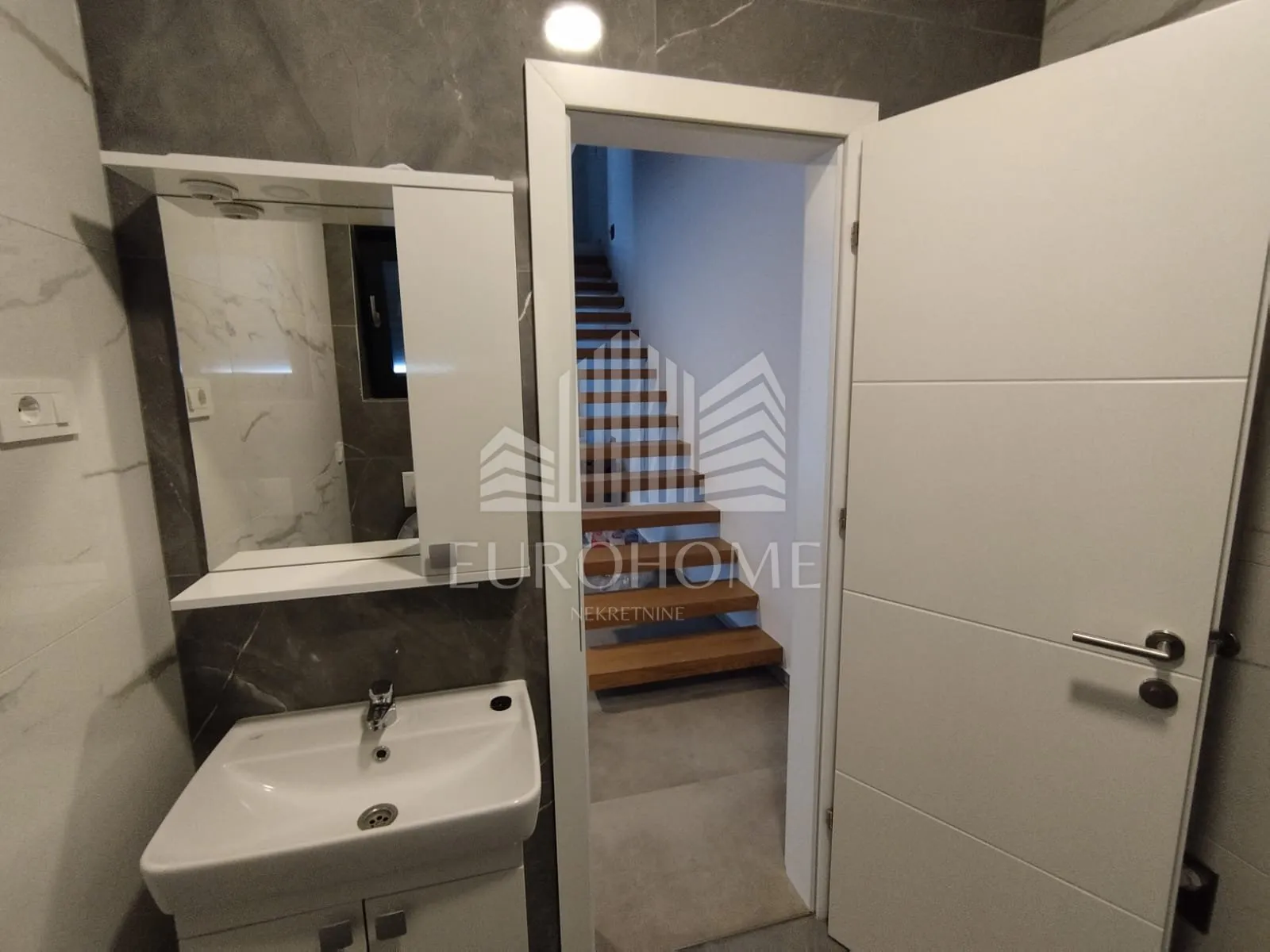 zaton, prekrasna kuća s bazenom (115 m2) + prostrana okućnica (250 m2) - slika 8