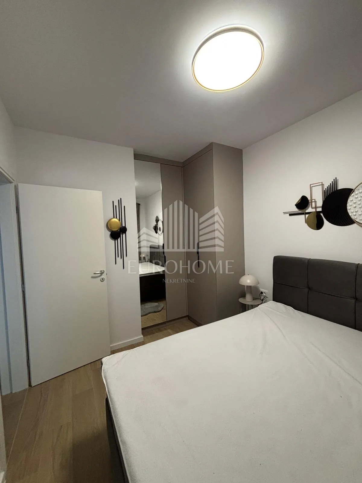 stan 45 m², novogradnja, garaža, balkon, najam - slika 9