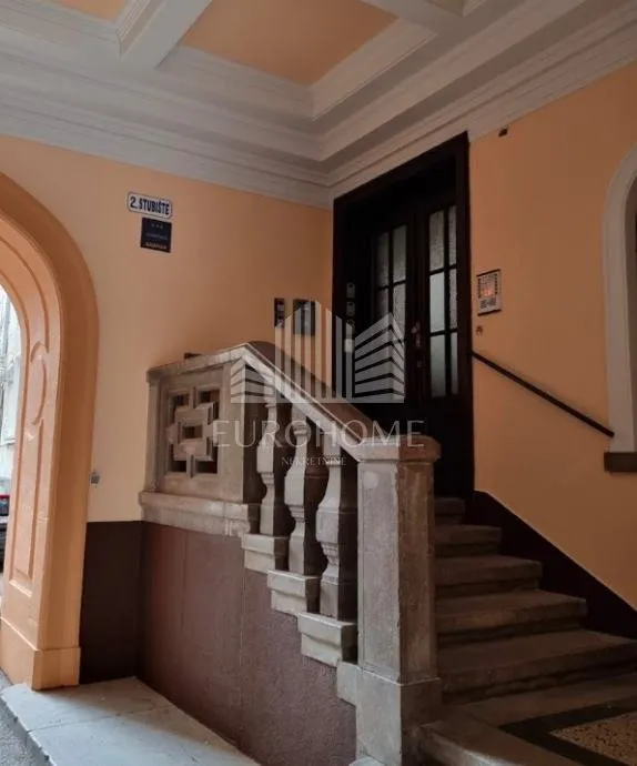 centar, dvoetažni stan 137m2, 3 apartmana - slika 17