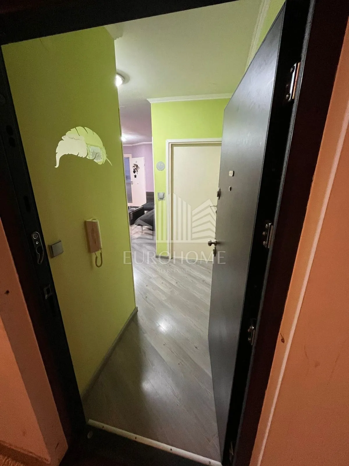 3-soban stan s lođom, sloboština, 56 m2 - slika 3