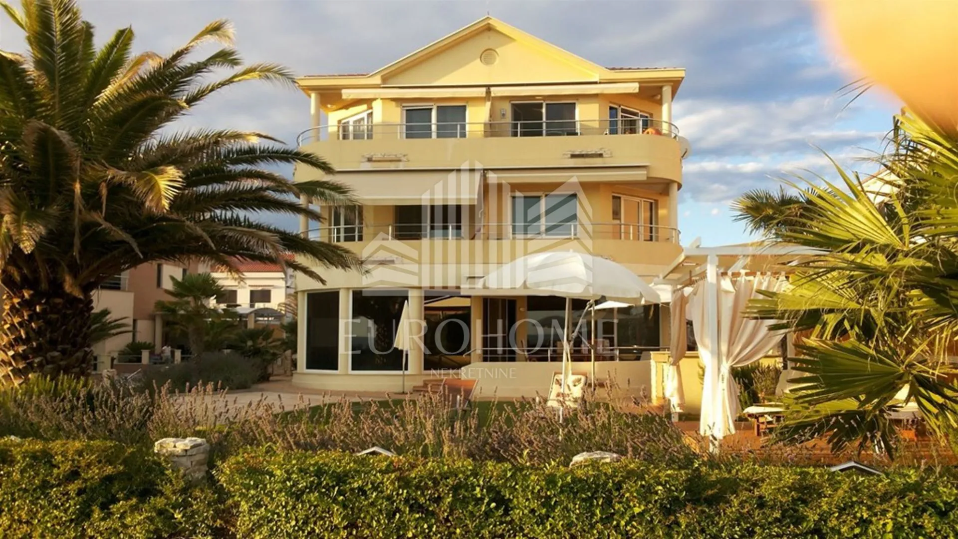 privlaka, apartman prvi red do mora, vrt, garaža 16m2 - slika 7