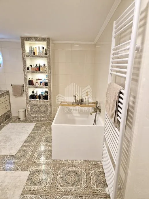 penthouse, vrbani, prvi red uz jezero, četverosoban + garaža - slika 2