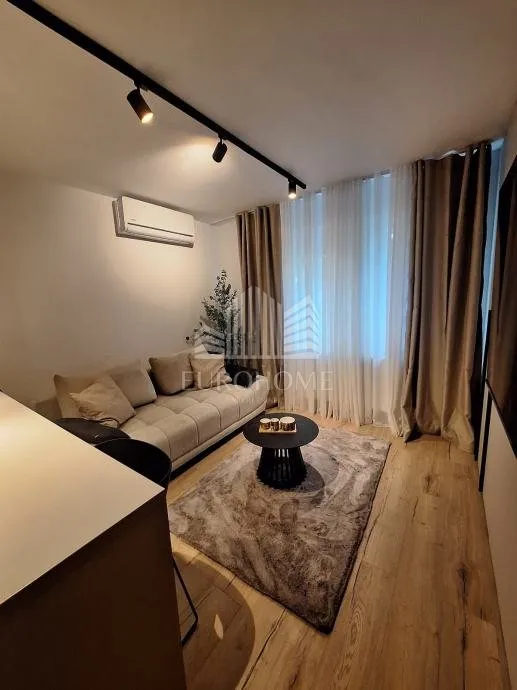 Moderno namješten stan sa odvojenom spavaćom sobom - Trnje, Savica - - Zagreb