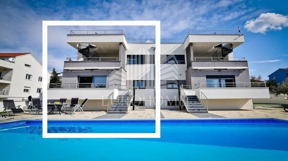 zadar, diklo, dugoročan najam 3 kata, 250m2 - slika 8