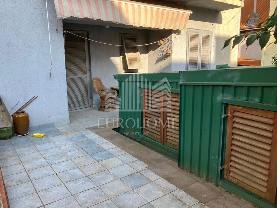2,900€/m2 .. 3s stan za adaptaciju 86m2 sa terasom - trešnjevka - - slika 11