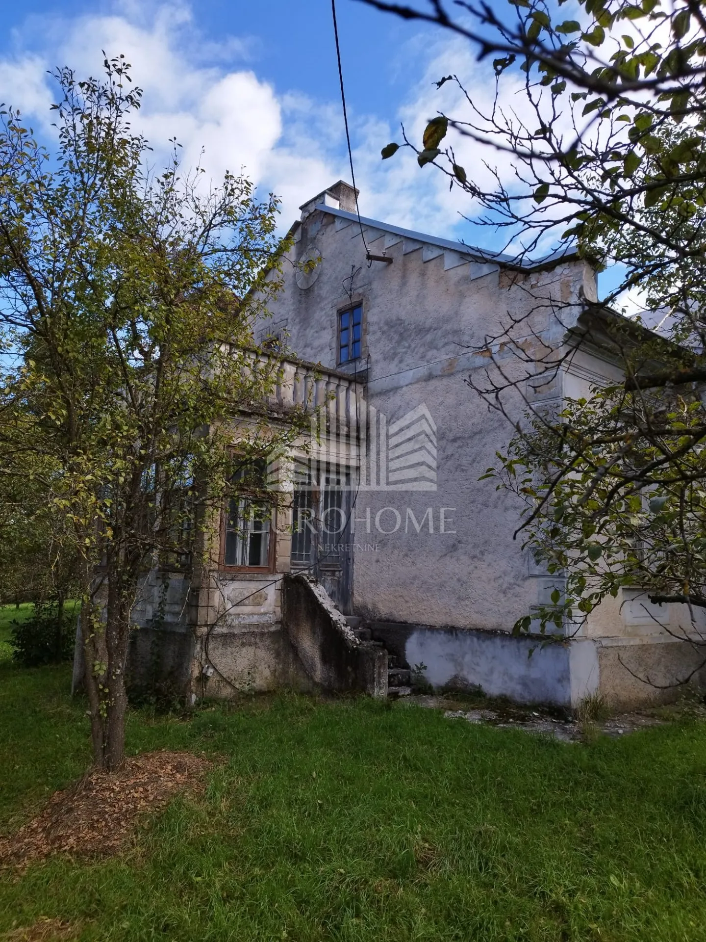 vila za renoviranje– investicijska prilika,uz sami centar otočca! - slika 5