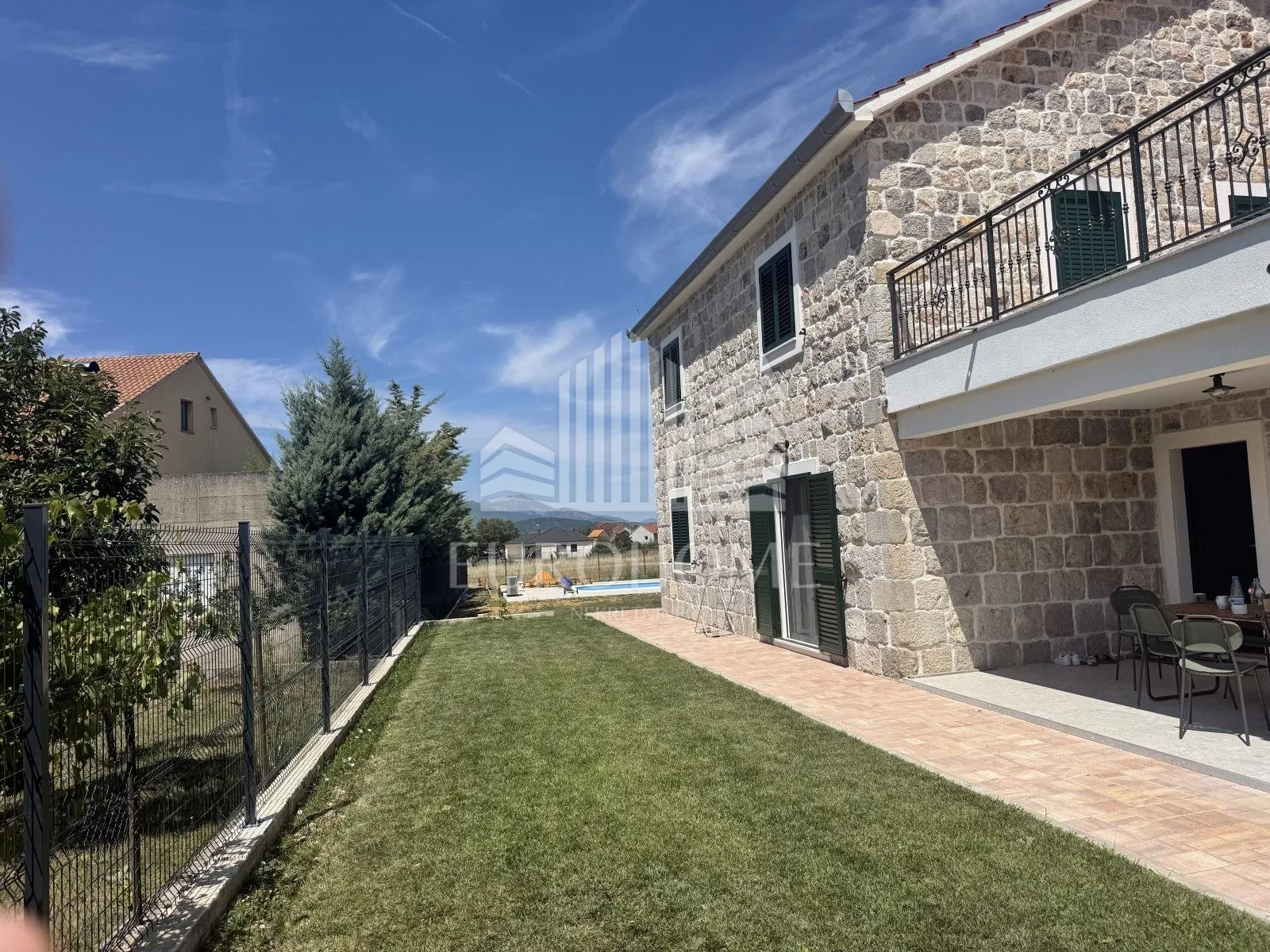 sinj, otok, najam nova kamena kuća, 200m2 - slika 20